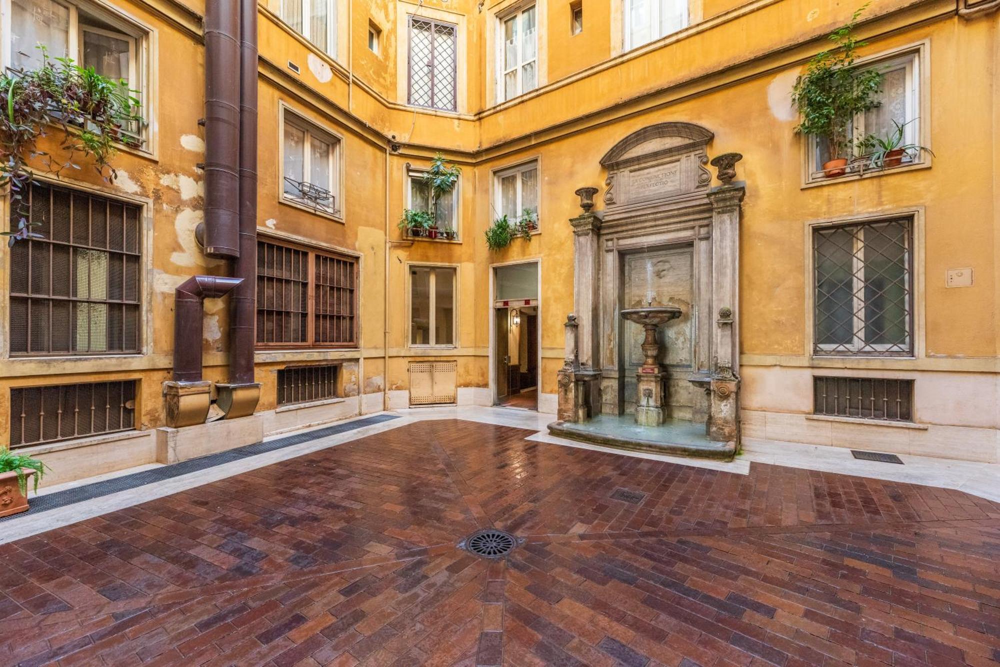 Casa Degli Dei * Rome